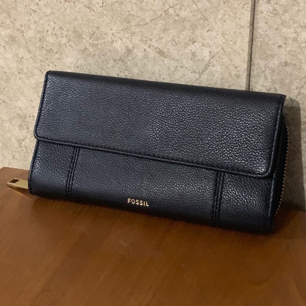 NWT fossil wallet